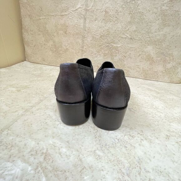 NEW WITHOUT TAGS DONALD J PLINER LOAFERS IN NAVY BLUE EMBOSSED LEATHER - Picture 3 of 7